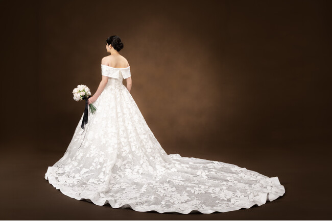 【ホテル椿山荘東京】ハツコ エンドウ ウェディングス、ＴＡＫＡＭＩ ＢＲＩＤＡＬデザイン　「フォレスタ」限定オリジナルドレス誕生
