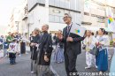 行進する臥雲市長と松重さん