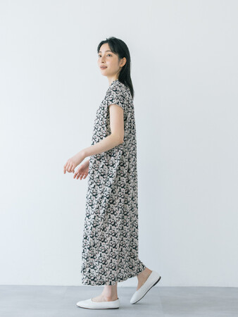 “涼しいだけでは選ばれない”--レビュー101件の分析で見えた、大人女性の夏服選びの新基準