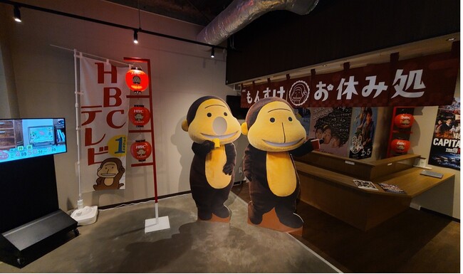 札幌・狸小路の「狸COMICHI」2階に「HBCもんすけ お休み処」が期間限定オープン！