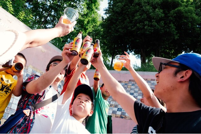 子どもも大人も多世代で乾杯!狭山市駅前が幻想的な空間に。