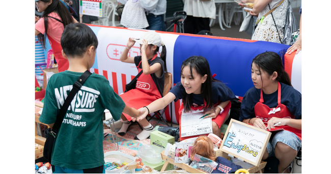 約9割の保護者が「小学生までに社会体験をしてほしい」と回答。子どもだけで売り買いを行う「キッズフリマ」参加家庭アンケートを公開