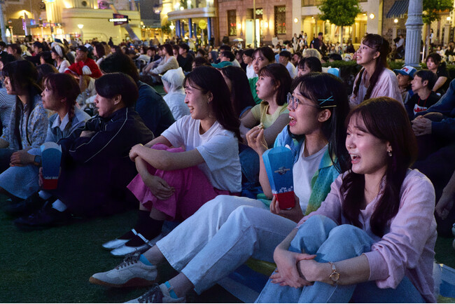 すべての映画ファンにおくる、パーク初の映画鑑賞イベント 『シネマナイト・ピクニック ～Ｄｉｓｃｏｖｅｒ Ｕ!!!～』不朽の名作 「ジョーズ」 上映で、本日幕開け！