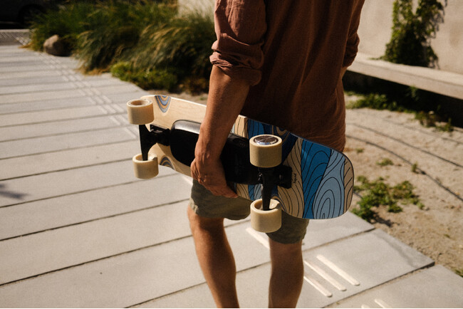 目標達成率973%を記録した次世代電動スケートボード「Liquid Skateboard」が2026年5月より自社ECサイトにて一般販売を開始！