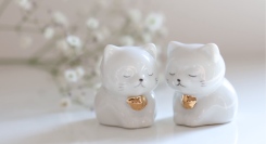 一宮市の株式会社DOTU、瀬戸の陶土を使った招き猫を現代のお守り “MIRANEKO”として、パリへ