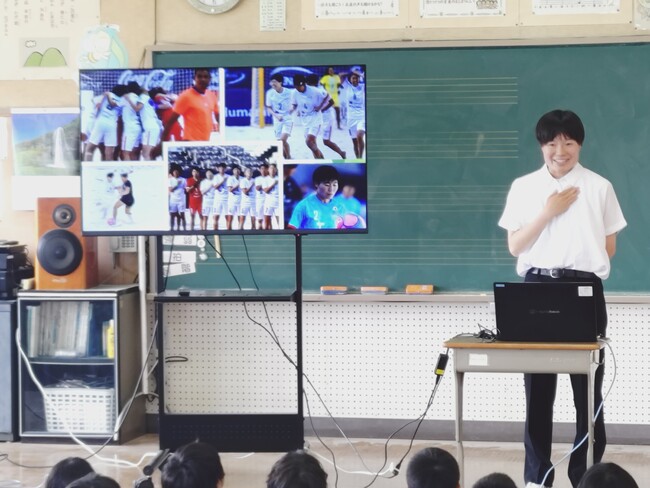 【教師×ビーチサッカー選手】西尾先生、豊橋・下条小学校で世界大会を報告