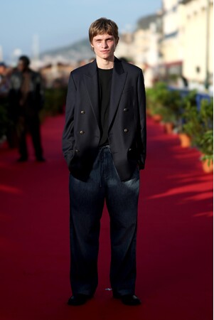 【Dior】エマニュエル・マッキアがカブール映画祭にてディオールを着用