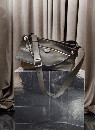 【Dior】比類なき「ディオール ボルト」バッグ