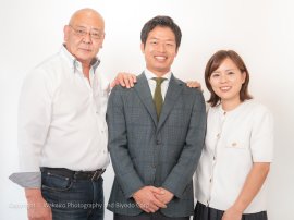 左より、若色 亨昌(若色写真事務所)、中野 壮一郎(美容堂)、Miwa(美容堂) 左より、若色 亨昌(若色写真事務所)、中野 壮一郎(美容堂)、Miwa(美容堂)