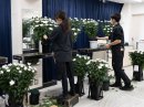 葬儀に飾る供花を作成 葬儀に飾る供花を作成