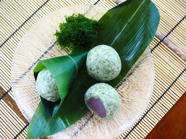 七夕にしか出会えない、“笹に包まれた涼菓”。老舗和菓子店お亀堂、幻の香り「すじ青のり」を使った『麩まんじゅう』を期間限定発売