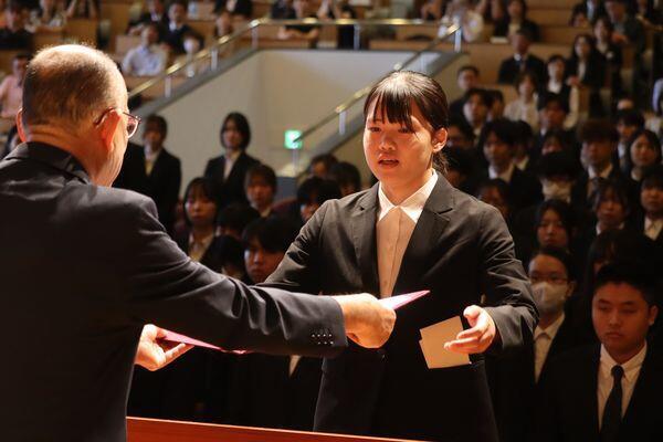 【福岡大学】令和8年度福岡大学特待生210人の表彰式を行いました