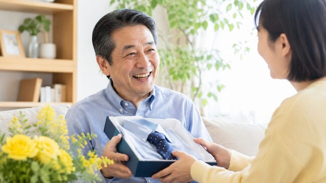 父の日、みんな何を贈ってる?プレゼントの定番と予算を調査【1000人アンケート】