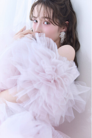 【aim東京原宿店】ボリュームチュール×うるみメイクで魅せる、“計算されていない愛らしさ”を詰め込んだ最新ビジュアルが誕生。