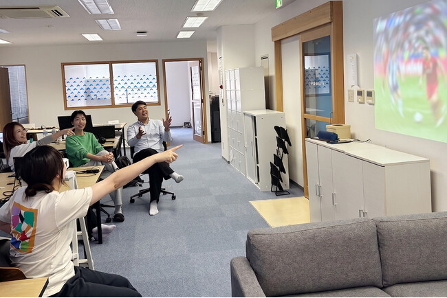 【日本代表の応援が仕事！？】業務中に応援していい日を、会社が制定。6/26福岡ではオフィス観戦も予定