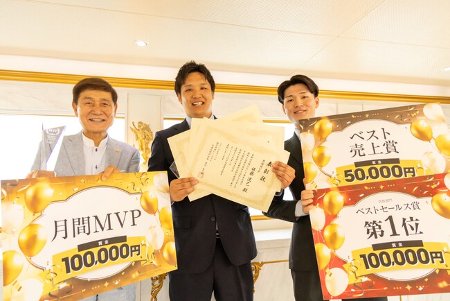 【表彰制度】いーふらん、自社クルーザーで営業部表彰式を開催。|業界未経験転職者から3冠王誕生