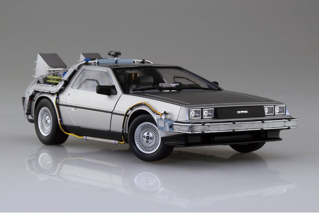 マーティを乗せてBack to the future!!『バック・トゥ・ザ・フューチャー』のタイムマシンが、マーティのフィギュア付き1/24スケールプラモデルで登場！