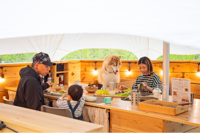 最高のリトリートを体験できる THE FIVE RIVERS FINE GLAMPING 群馬 白沢　2026夏の味覚を存分に味わうグリルディナー＆ペットフーディスト監修愛犬用”夏ディナー”　提供開始