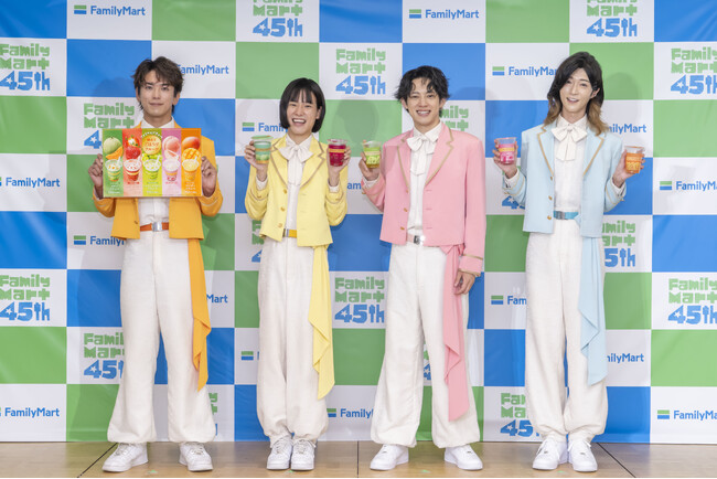 ＜イベント事後レポート＞「味わうごほうびフルーツシリーズ」フラッペ発表会・試食会を開催4人組コーラスグループ「モナキ」が登壇し、夏にぴったり新味フラッペを飲んで“決め顔食レポ”を披露！