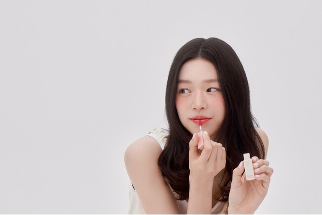 ファミリーマート限定「hana by hince」トレンド感満載のウォーターグラスティント新色2色を7月10日（金）から発売！～お花型ミラーチャームがもらえる！ブランド初のノベルティ企画を実施～