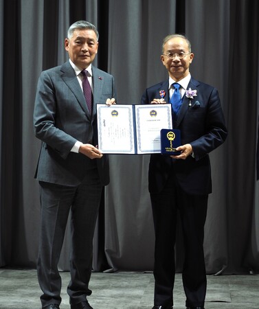 【徳島大学】徳島大学長がモンゴル国より「友好勲章」を受章