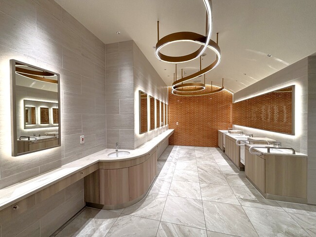 大阪 梅田の地下街「ディアモール大阪」お客様用トイレを全面リニューアル!