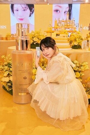 西村歩乃果、透明感あふれるホワイト×イエローコーデ披露「ビジュが強すぎる」の声