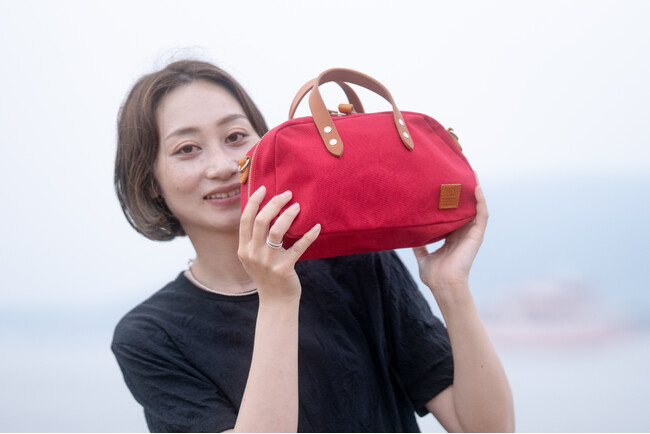 YouTube登録者14万人のカワニシカバンが、小さなボストンバッグを新発売。旅の定番バッグを現代的にアップデート