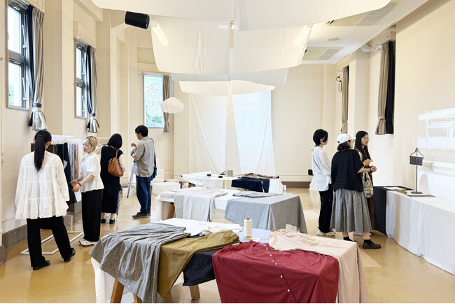 遠州織物の歴史と生地づくりの背景を五感で体感する、初の展覧会がスタート!