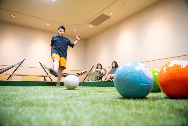 ホテル業界初導入。ビリヤードとサッカーを融合したスポーツ「ビリッカー」を提供開始 ～家族全員で楽しめる「八ヶ岳・新感覚スポーツプロジェクト」第1弾～【グランドメルキュール八ヶ岳リゾート&スパ】