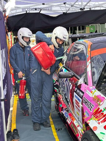 【専門学校 新潟国際自動車大学校】D1グランプリのサポートメカニックとして本校学生が参戦！プロの現場で実践経験を積む