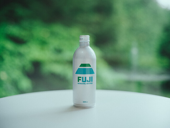 ファミリーマートオリジナルデザインの限定ボトル「FAMIMA フジミネラルウォーター490ml（アルミボトル缶）」本日、7月10日（金）販売開始