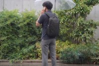 圧倒的な機能性と美シルエットを両立
雨のリアルな悩みを解決する『高機能撥水パンツ』を発売