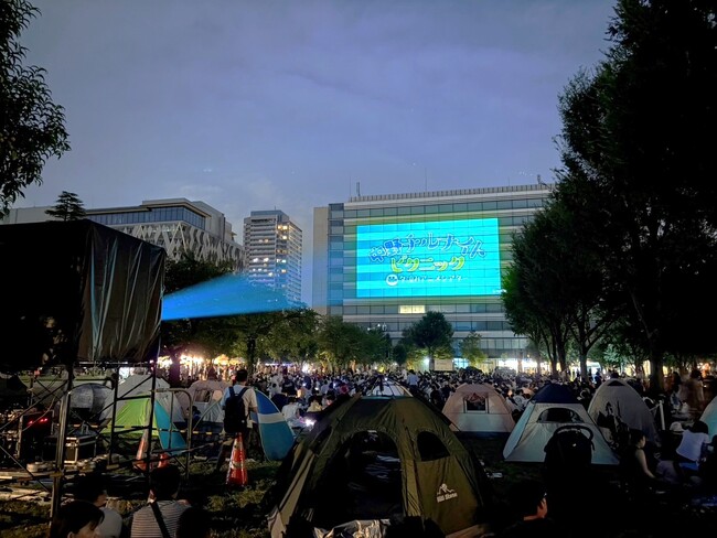 中野四季の森公園で隣接ビル壁面を巨大アニメシアターに！ 産官学連携でナイトタイムエコノミー活性化イベント開催「中野チルナイトピクニック ～夕涼みアニメシアター～」8月21日（金）から3日間