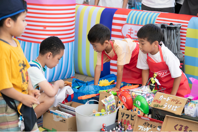 夏休みに子どもがお金を学ぶ「売る」体験 全国12会場でキッズフリマを開催