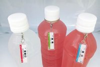 JR西日本駅名看板めじるしチャームを7月16日より自販機BASE紙屋町シャレオ店で先行発売