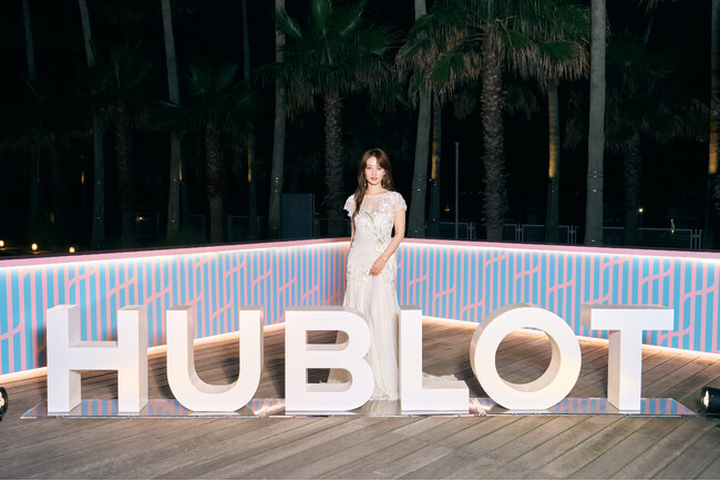 【ウブロ】谷まりあ、夏の新作を纏い「HUBLOT SUMMER NIGHT」に来場！