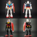 (上)ガンダムレトロソフビコレクション　RX-78-2 ガンダム／(下)ガンダムレトロソフビコレクション　RX-78-2 ガンダム（リアルタイプカラー）