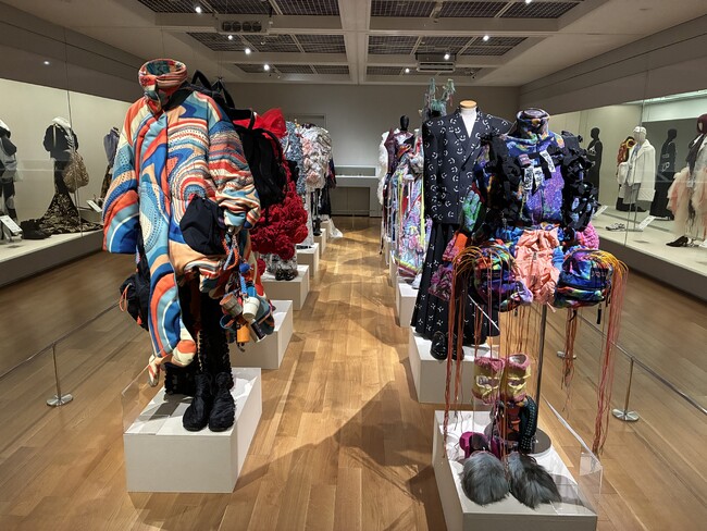【文化服装学院】《入場料無料／館内撮影OK》8月6日（木）まで開催中。文化学園服飾博物館にて、毎年1万人来場の文化祭ファッションショー作品を特別展示。
