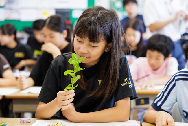 セントマティック「香りの授業」、壱岐市立盈科小学校で初開催