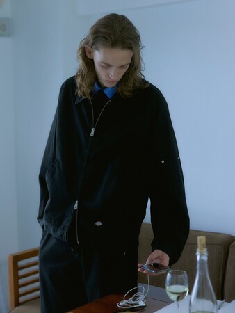 日常の変遷に寄り添うワークウェアを。JOURNAL STANDARDより、 Dickies(R)別注コレクションのイメージビジュアルが公開
