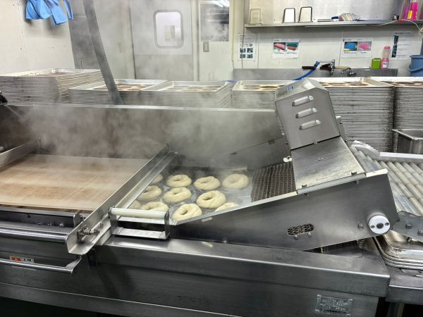 8月8日はベーグルの日　28年受け継がれてきた、本格ボイル製法含む製造技術を継承しベーグル市場拡大へ　業務用ベーグルの製造・卸売事業を開始