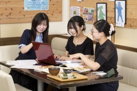 学生によるメニュー等の打ち合わせ風景 学生によるメニュー等の打ち合わせ風景