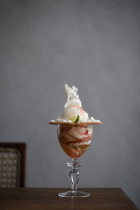 「PATISSERIE ASAKO IWAYANAGI」岩柳麻子氏が福島県産桃の新たな魅力を表現 2日間限定完売御礼「福島県産桃尽くしのデセールコース」一部復活 【数量限定】福島県桃尽くしのパルフェビジューASコースを8月14日(金)から提供!