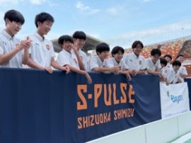 【画像】SS静岡とリモート参加の選手たちがOriHimeサッカーを通じて交流している様子(1) 【画像】SS静岡とリモート参加の選手たちがOriHimeサッカーを通じて交流している様子(1)