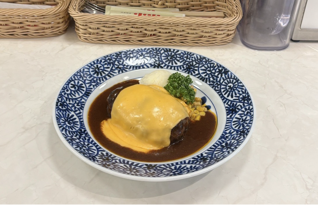 とろけるソースも、王道デミグラスも。『洋食喫茶 小山』から5種類の新作ハンバーグ定食が登場