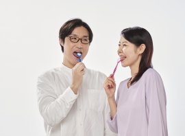 舌ブラシを使った「舌汚れ」対策