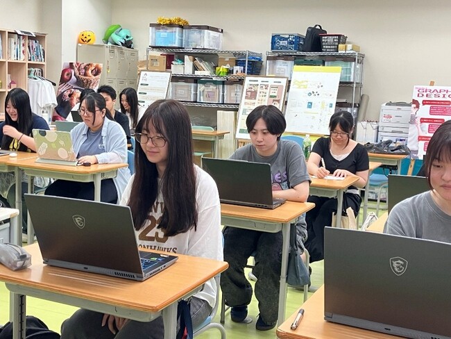 AIを「使う」から「使いこなす」へ全校生が生成AIを活用したプレゼンテーション制作を体験