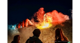 ニジゲンノモリ公式宿泊施設「GRAND CHARIOT 北斗七星135°」「進撃の巨人 THE NIGHT WALK -壁の向こう側へ-」チケット付きプラン