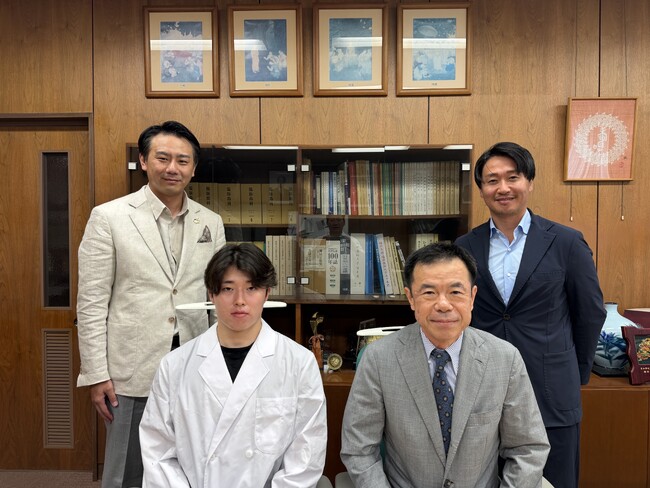 「歯科医師」と「プロアイスホッケー選手」ーー二つの夢を追う学生が生み出す、歯学×スポーツの”化学反応”